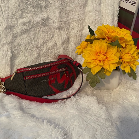 Michael Kors Crossbody Fanny Pack - Picture 10 of 10